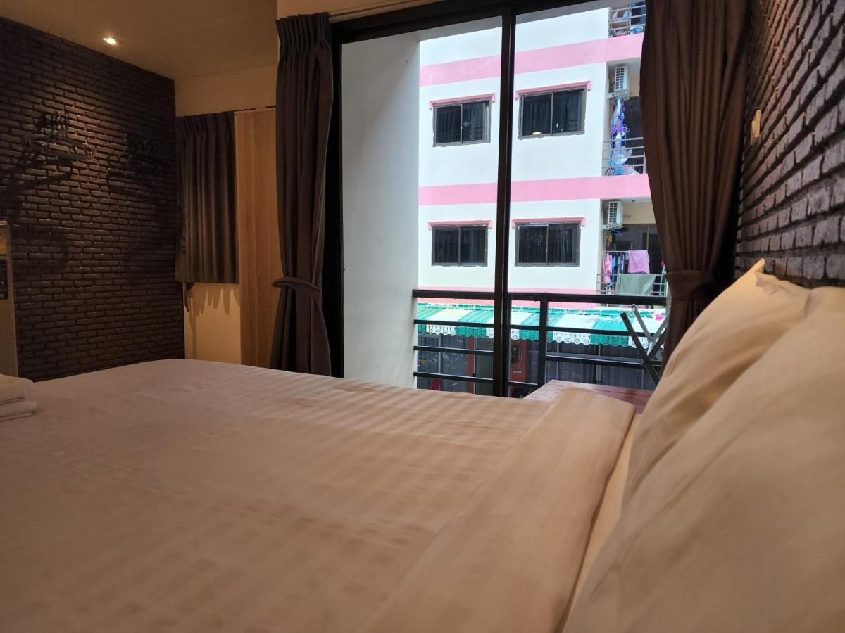 Hostel Dfeel House Patong Exterior foto