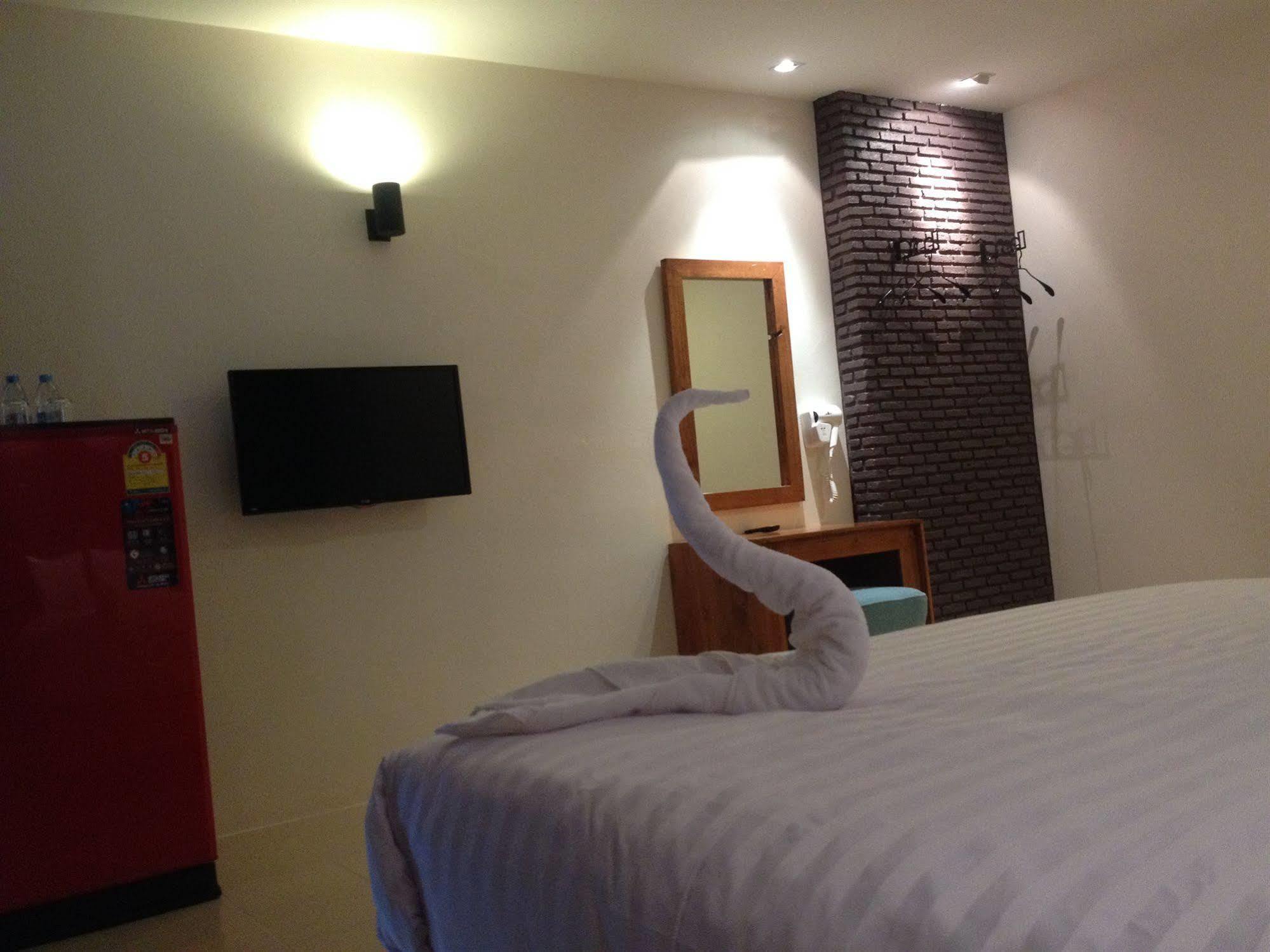 Hostel Dfeel House Patong Exterior foto